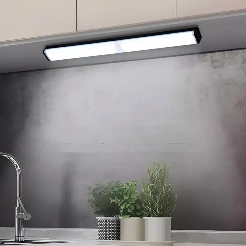 Luminária Portátil LED com Sensor de Presença